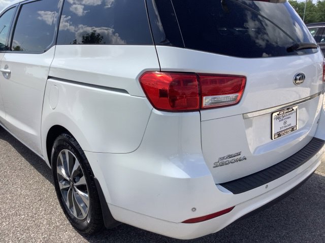 Used 2015 Kia Sedona SX FWD image 32
