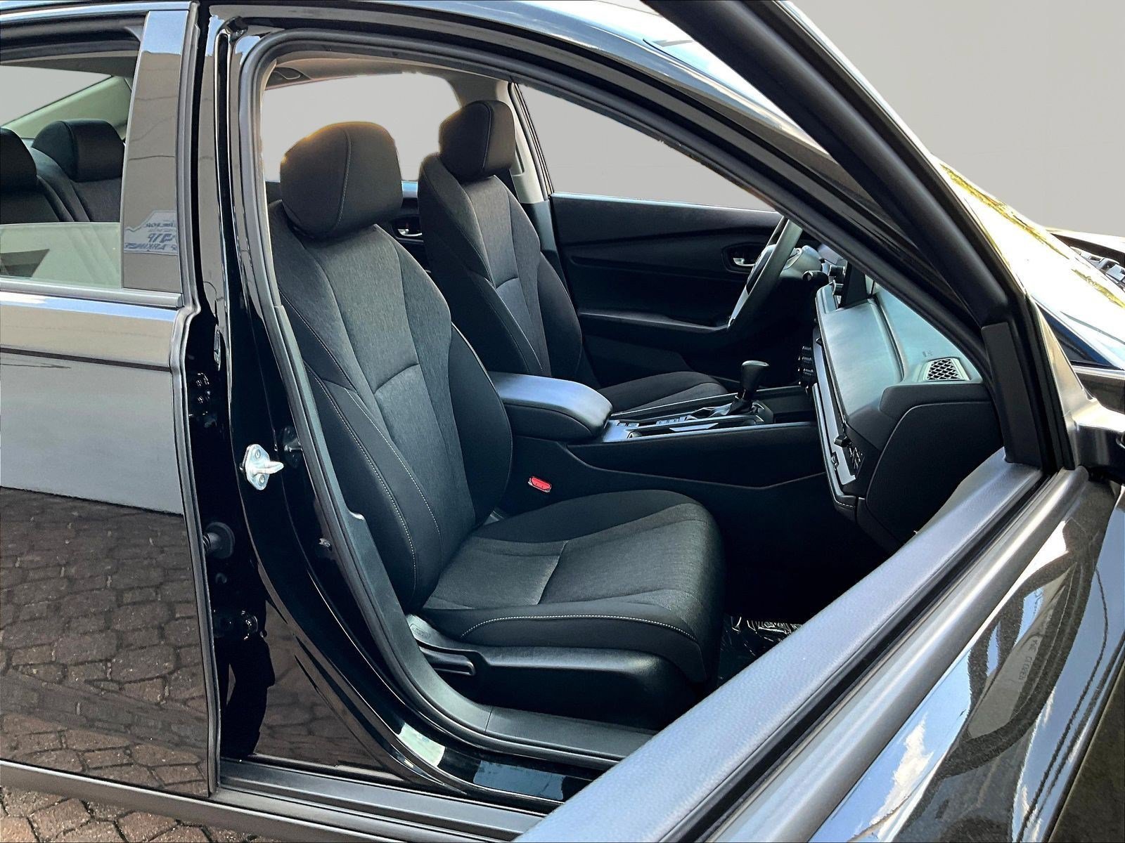 Used 2025 Honda Accord SE image 27