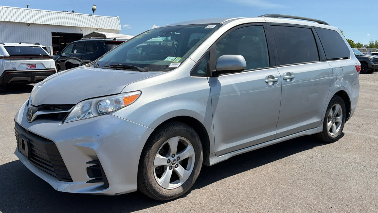 Used 2020 Toyota Sienna LE FWD image 2