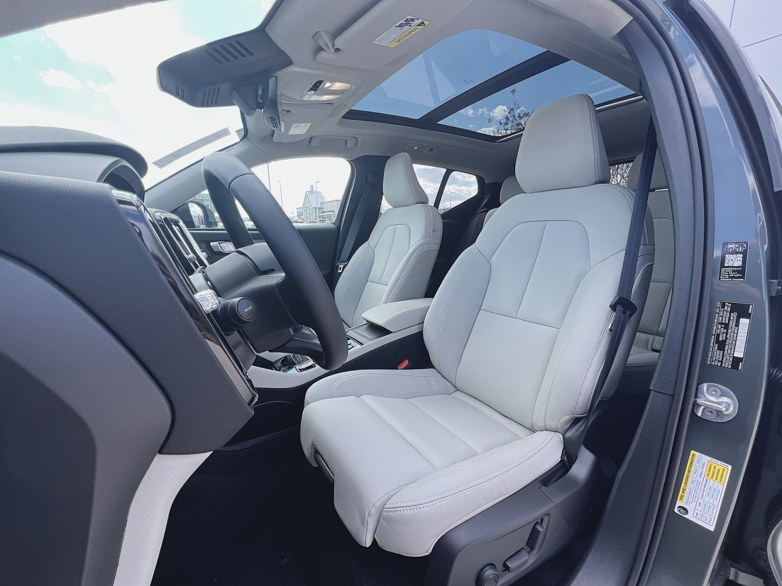 New 2026 Volvo XC40 B5 Ultra w/ Climate Package AWD/4WD image 13