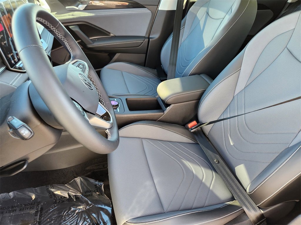 New 2025 Volkswagen Tiguan SE image 6