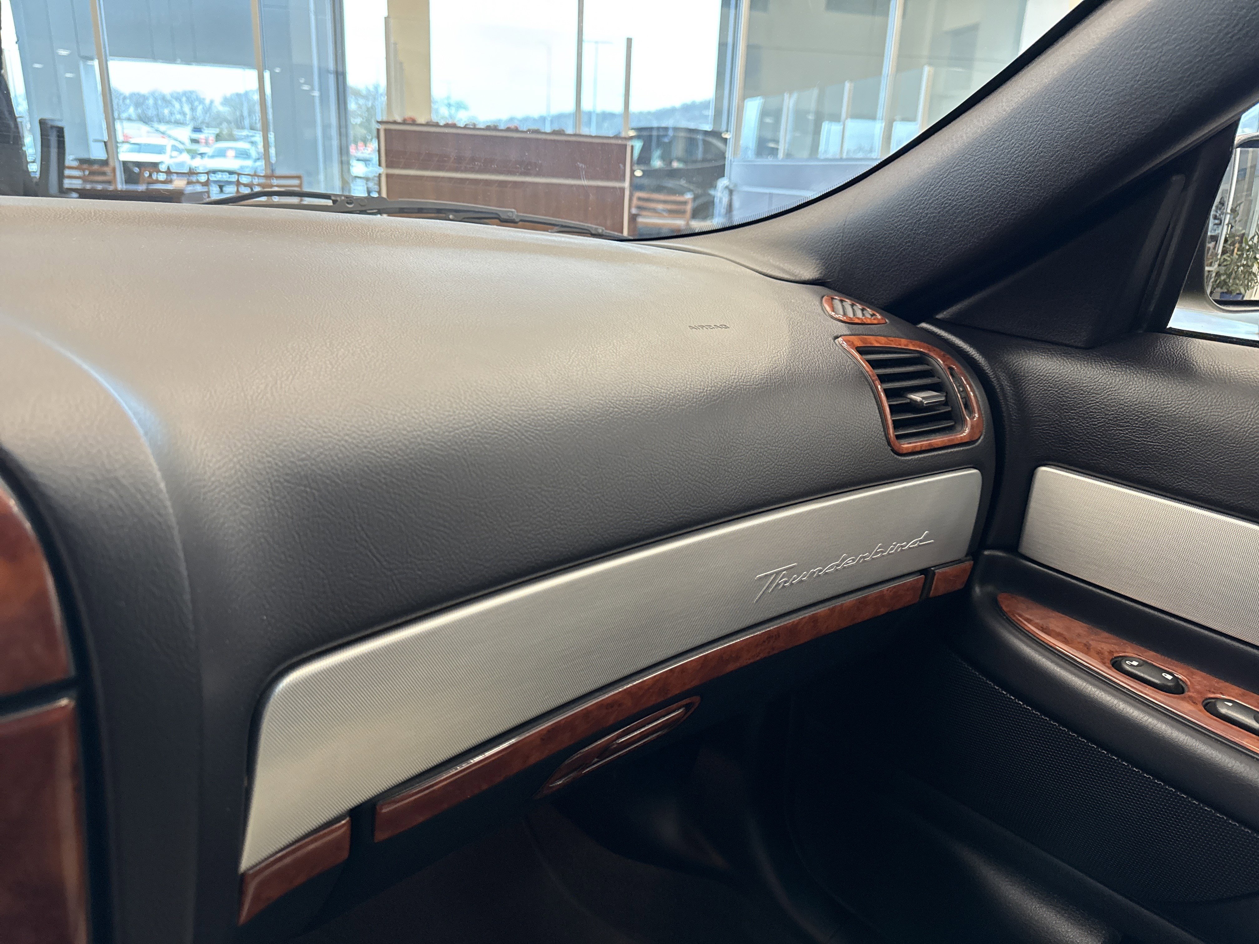 Used 2005 Ford Thunderbird image 21