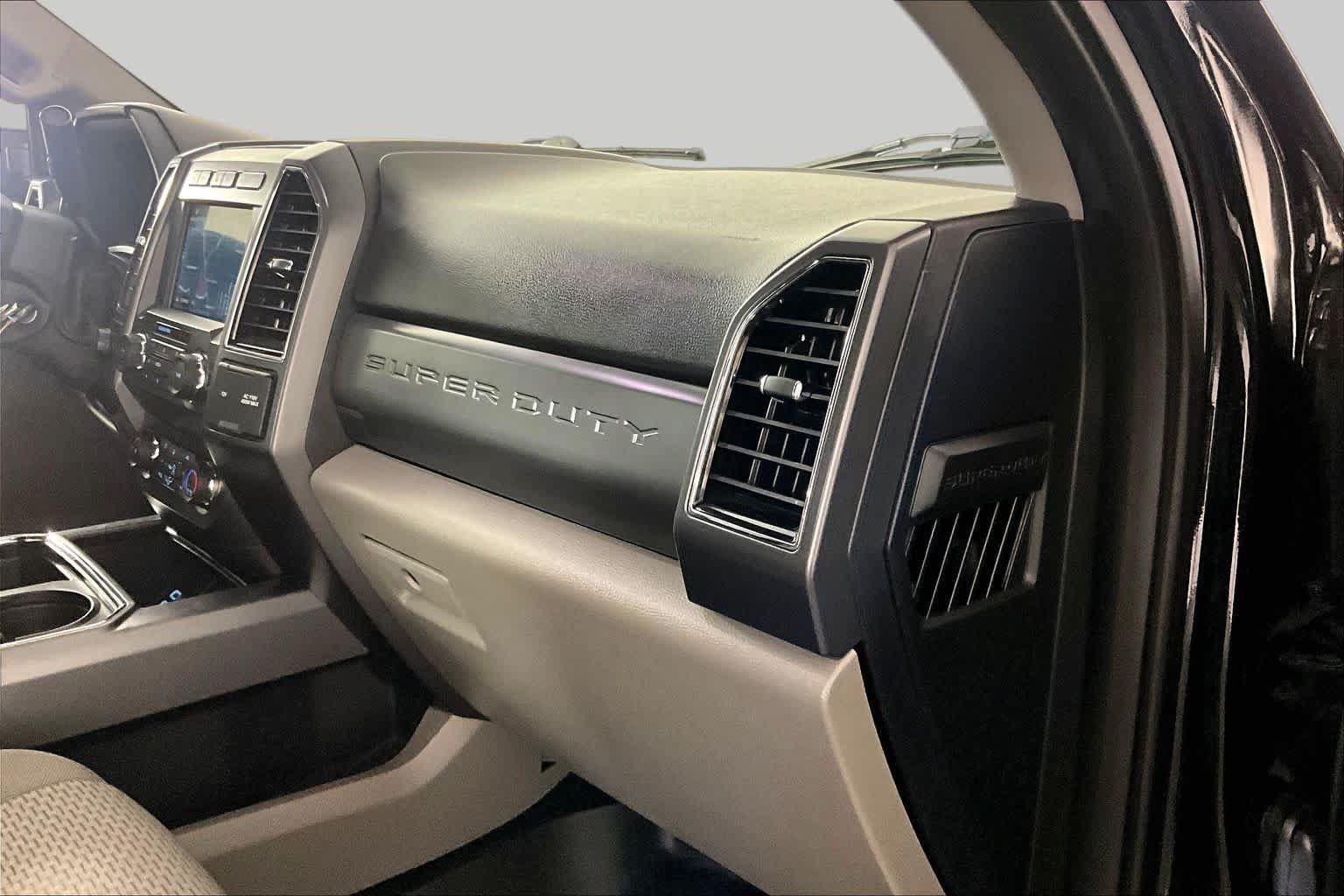 Used 2019 Ford F250 XLT w/ XLT Premium Package AWD/4WD image 17