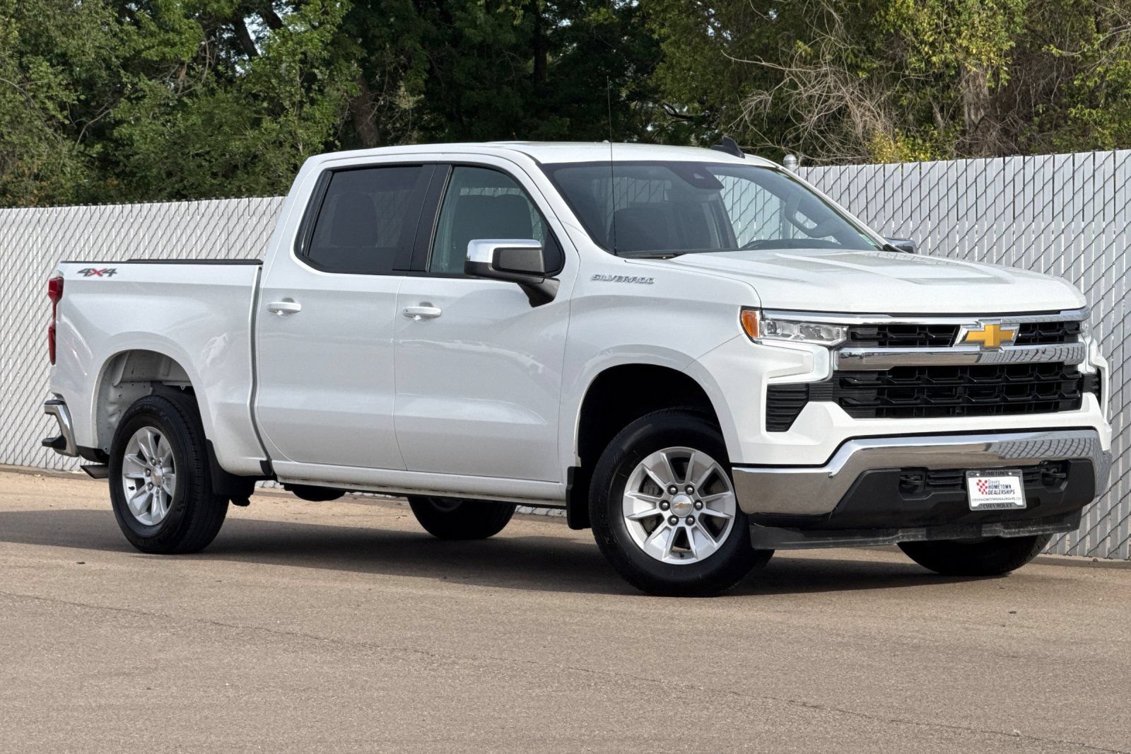 Used 2025 Chevrolet Silverado 1500 LT AWD/4WD image 2