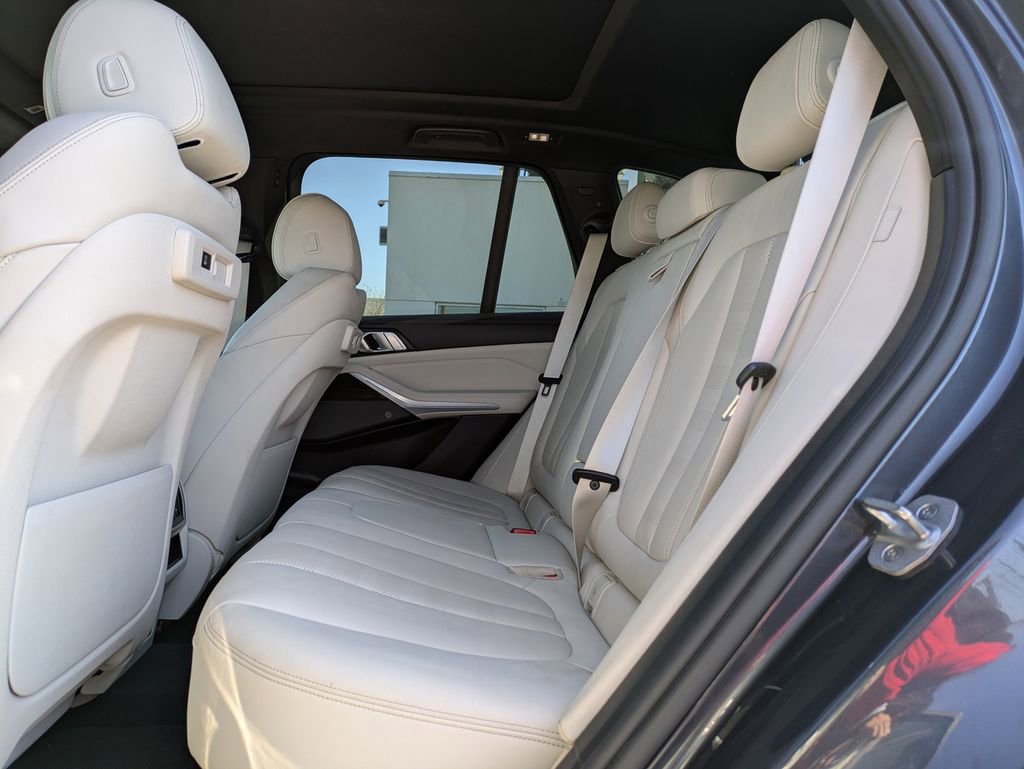 Used 2021 BMW X5 xDrive40i w/ Premium Package image 16