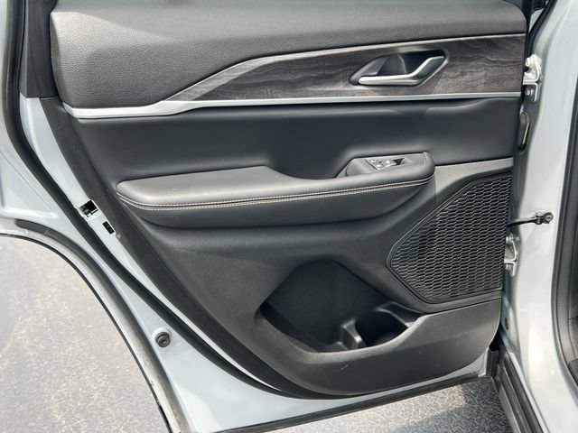 Certified 2024 Jeep Grand Cherokee Limited AWD/4WD image 41