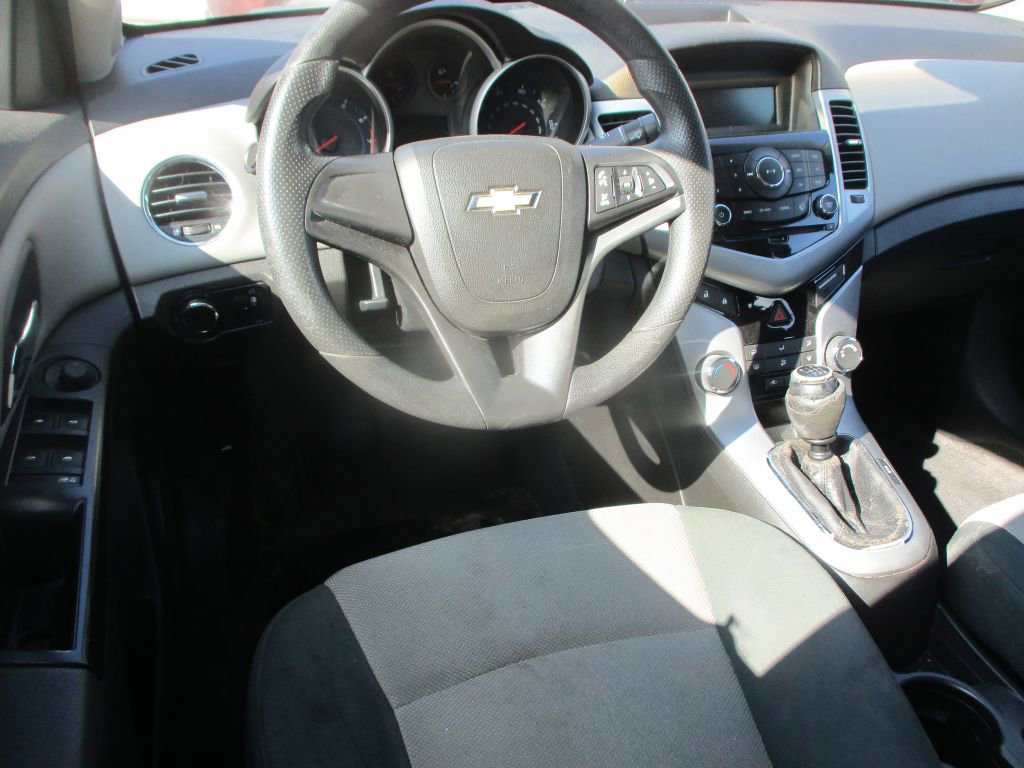 Used 2012 Chevrolet Cruze LS w/ Connectivity Package FWD image 7