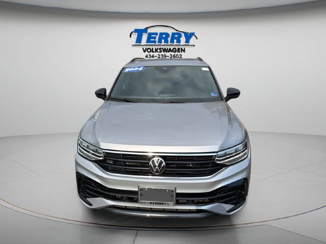 Certified 2024 Volkswagen Tiguan SE R-Line AWD/4WD image 2