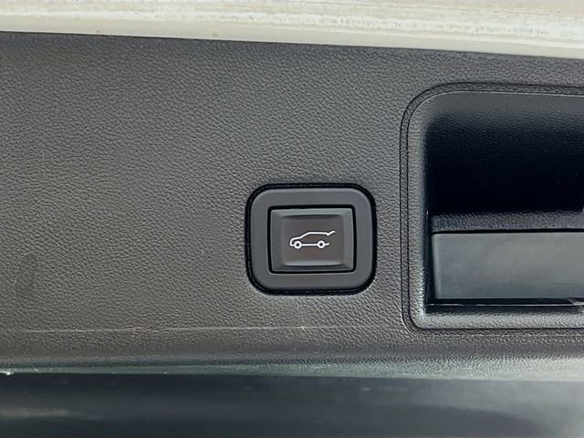 Used 2024 GMC Terrain SLT FWD image 26