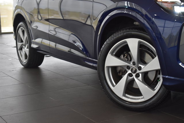 Used 2025 Audi Q5 Premium Plus w/ Premium Plus AWD/4WD image 3