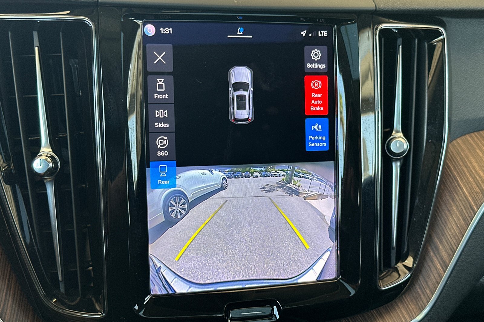 Certified 2023 Volvo XC60 B5 Plus w/ Protection Package Premier FWD image 24