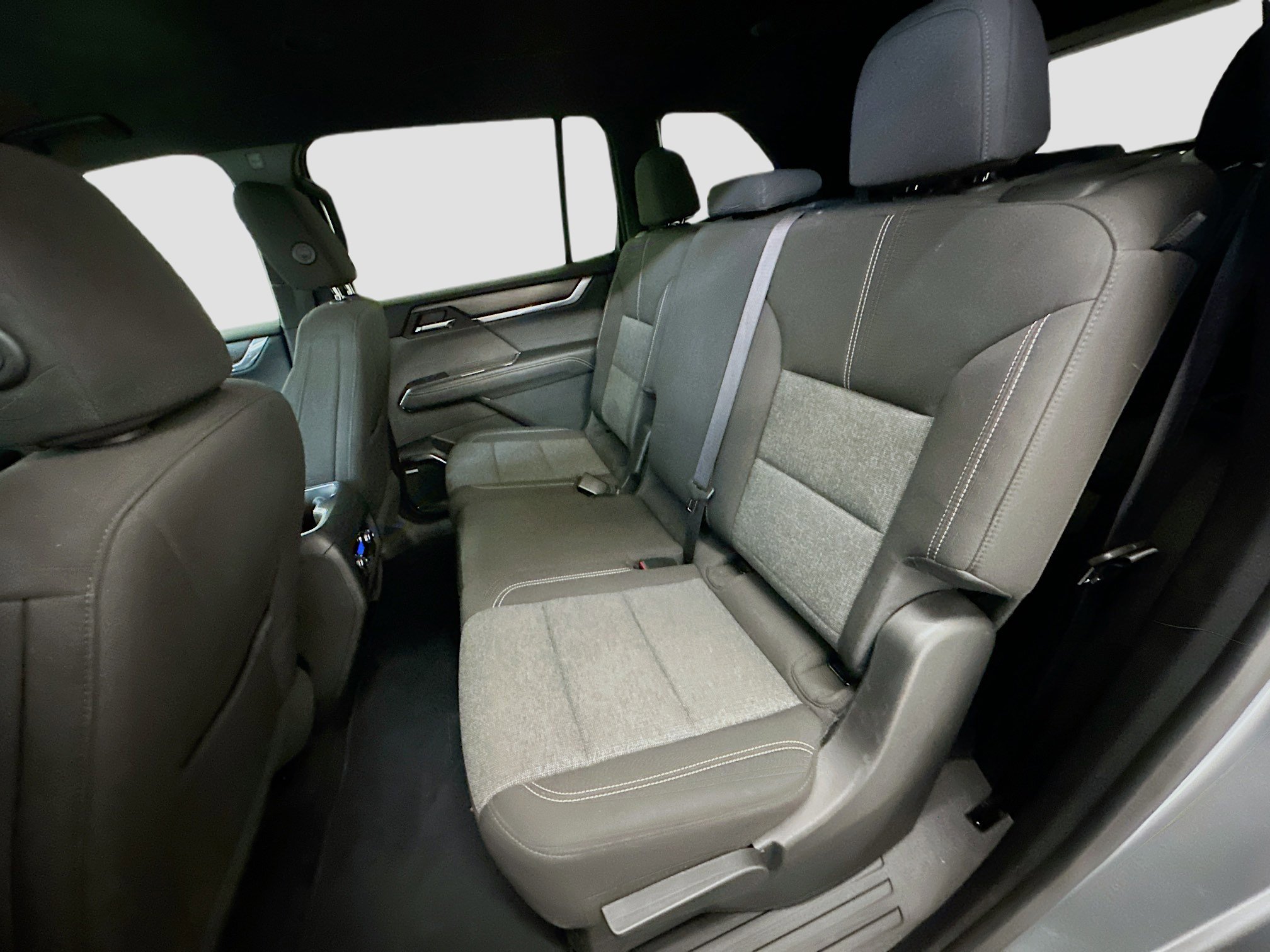 Used 2025 GMC Acadia Elevation image 29