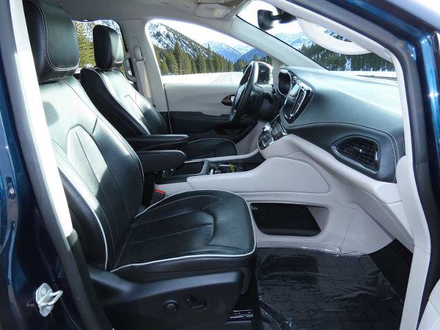 Used 2023 Chrysler Pacifica Limited image 21