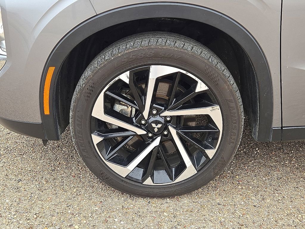 Used 2023 Mitsubishi Outlander SE image 10