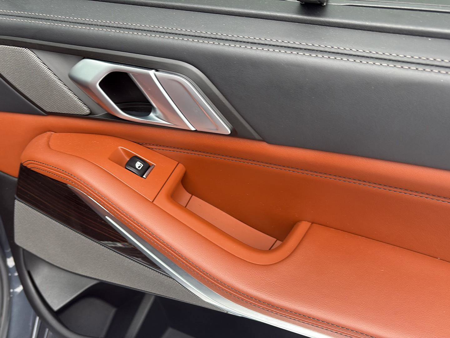 Used 2021 BMW X5 M50i w/ Executive Package image 22