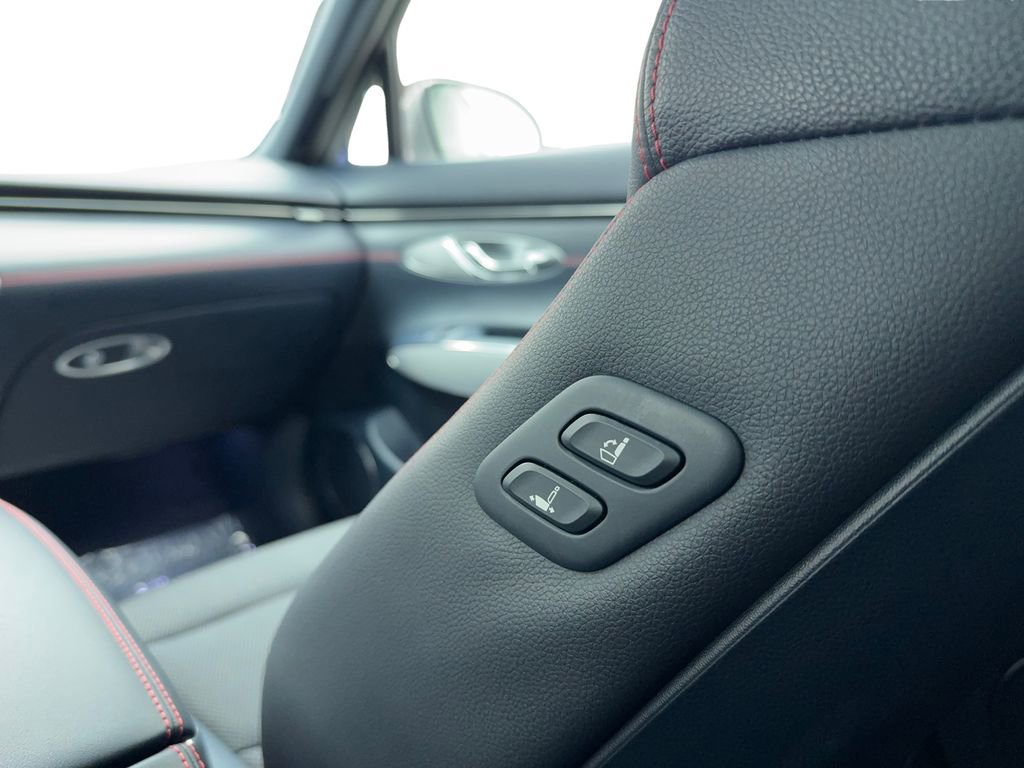 Used 2022 Genesis GV70 3.5T Sport image 26