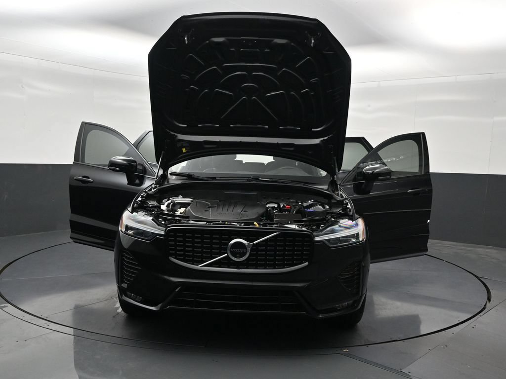 Certified 2024 Volvo XC60 B5 Plus AWD/4WD image 36