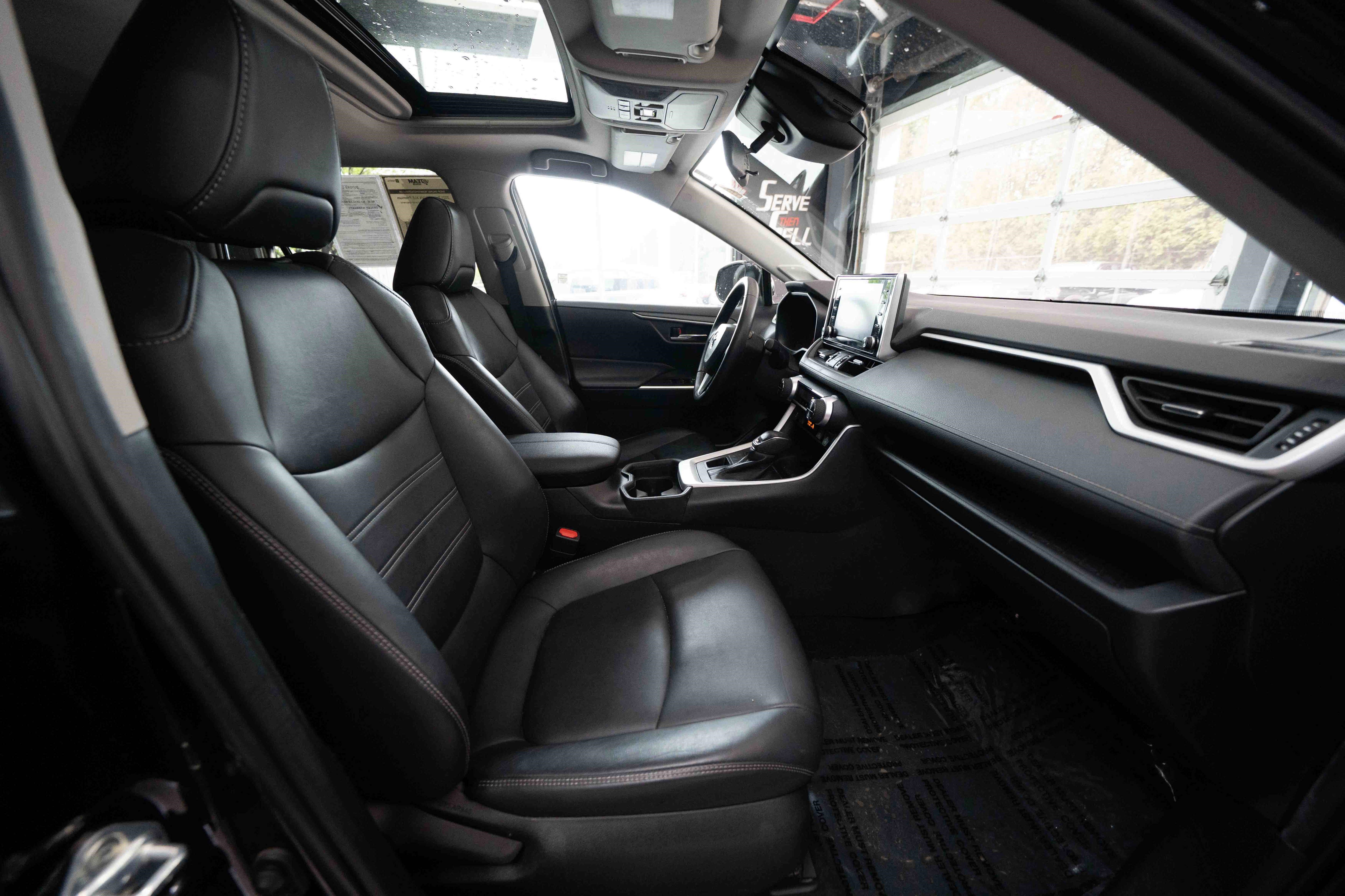 Used 2021 Toyota RAV4 XLE Premium image 27