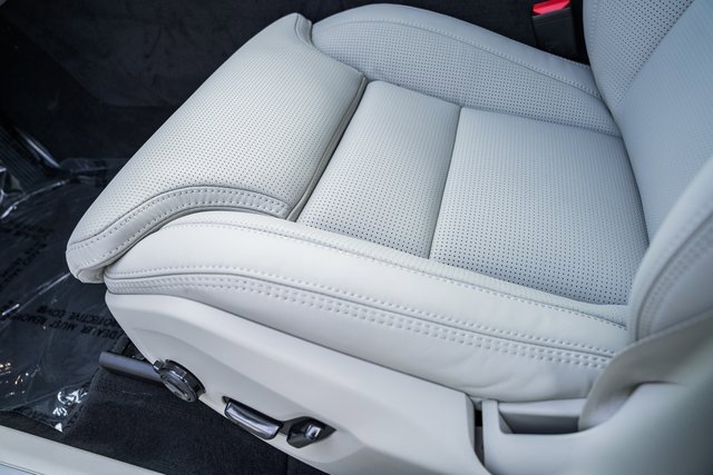New 2026 Volvo XC60 B5 Ultra w/ Protection Package Premier image 31