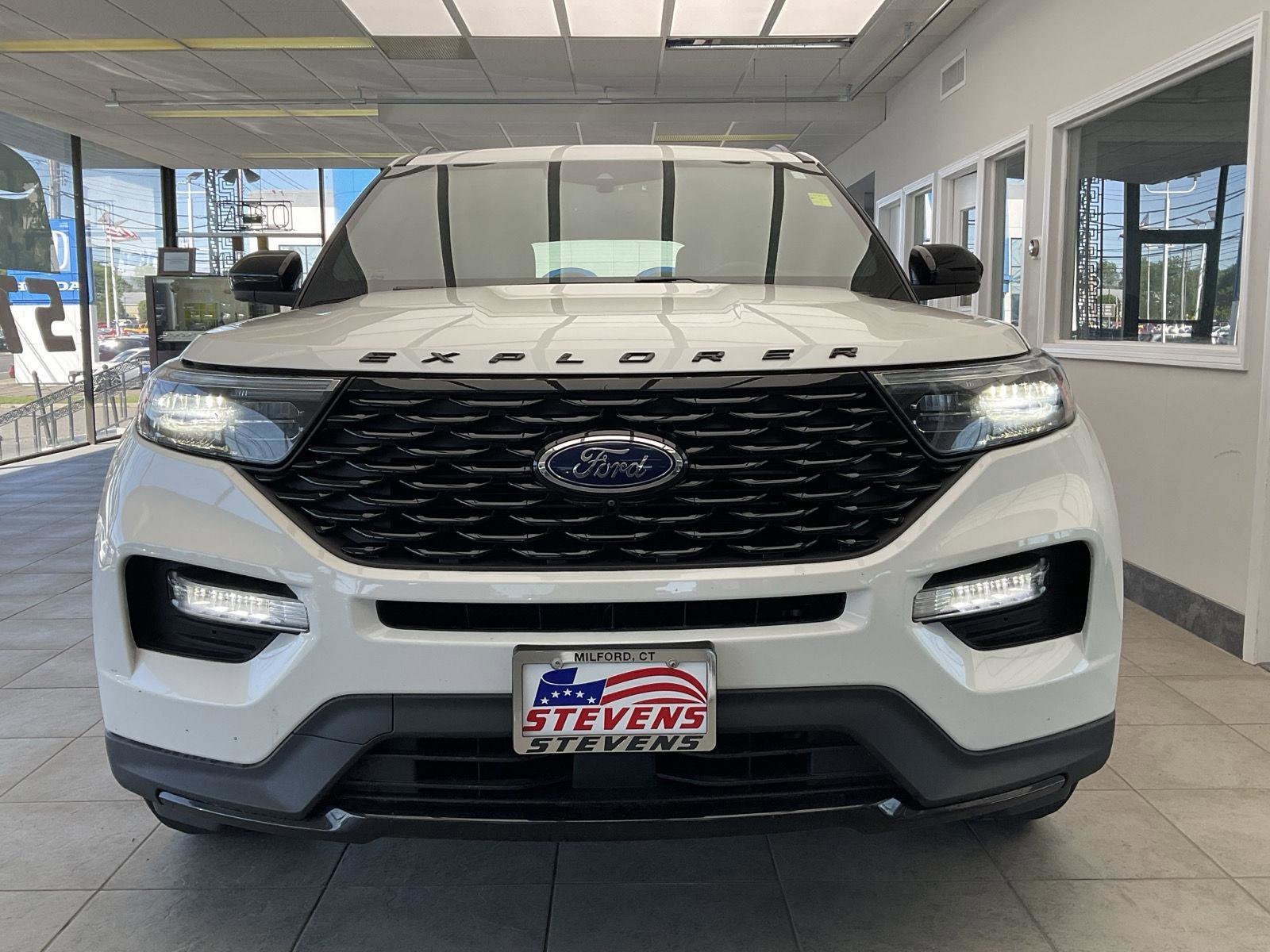 Used 2022 Ford Explorer ST-Line w/ Class IV Trailer Tow Package image 2