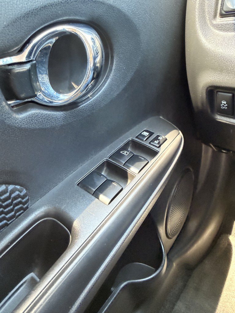 Used 2015 Nissan Versa Note FWD image 31