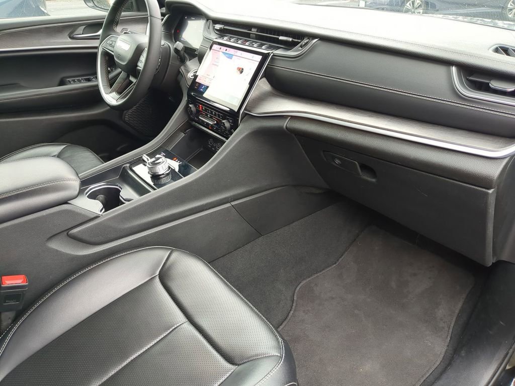 Used 2024 Jeep Grand Cherokee L Limited w/ Luxury Tech Group II image 33