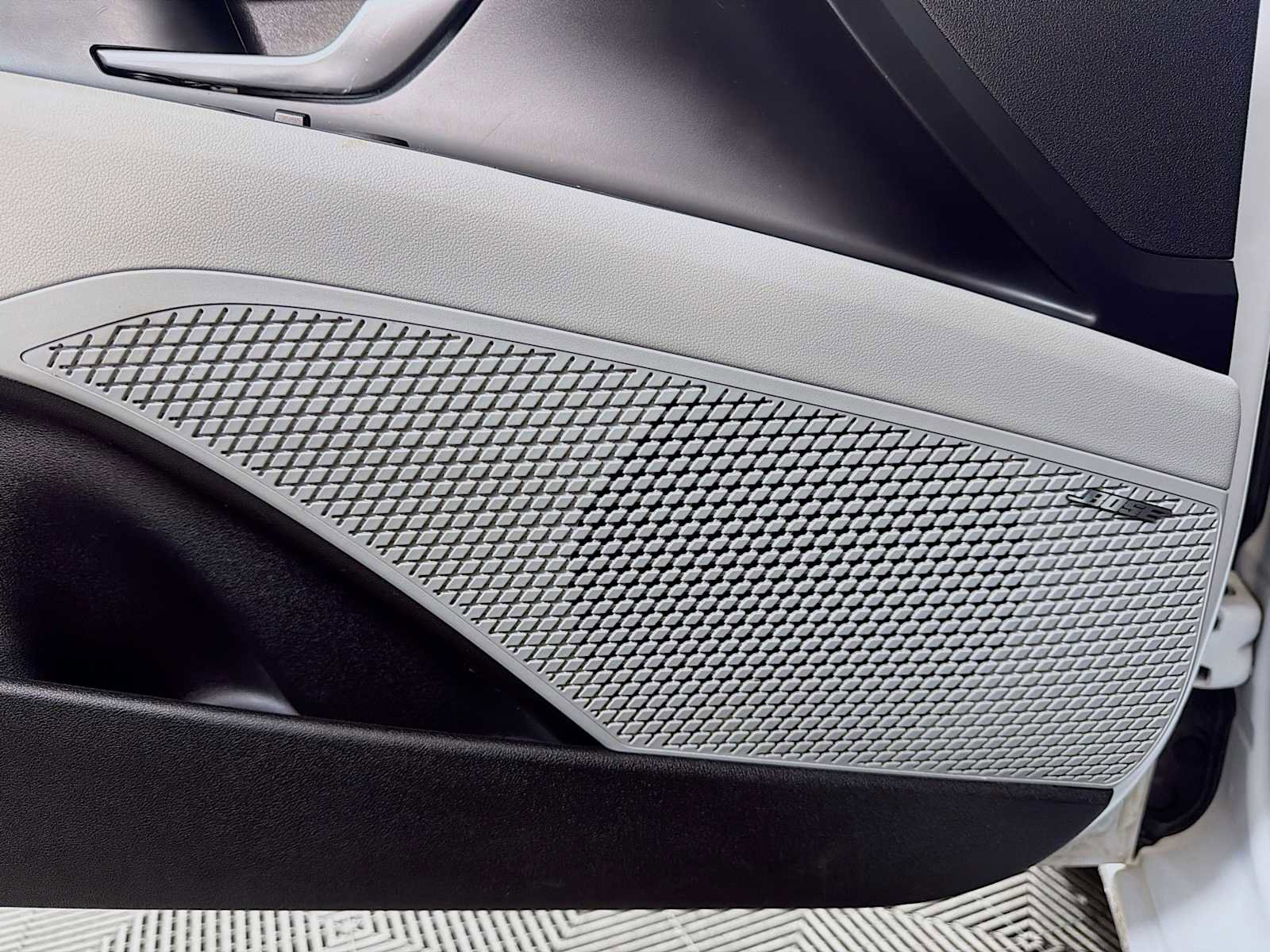 Used 2021 Hyundai Elantra Limited w/ Cargo Package image 17