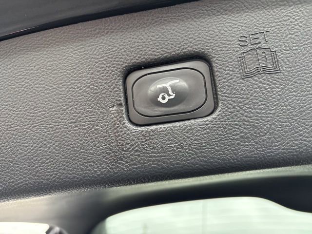 Used 2023 Ford Edge SEL w/ Convenience Package image 18