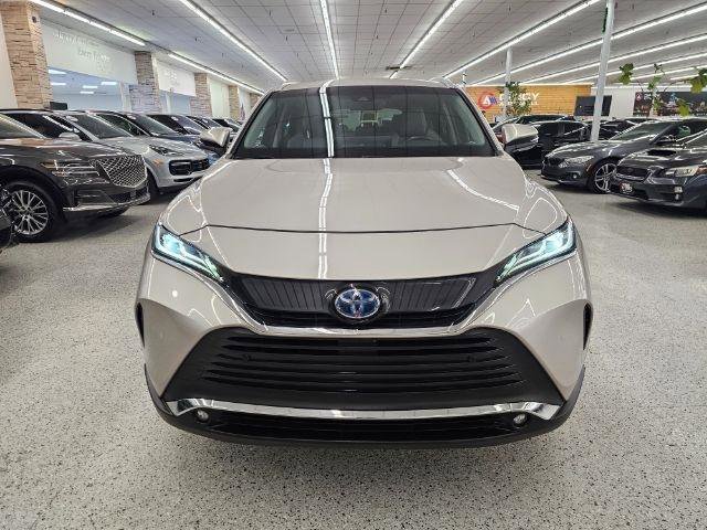 Used 2023 Toyota Venza XLE AWD/4WD image 2