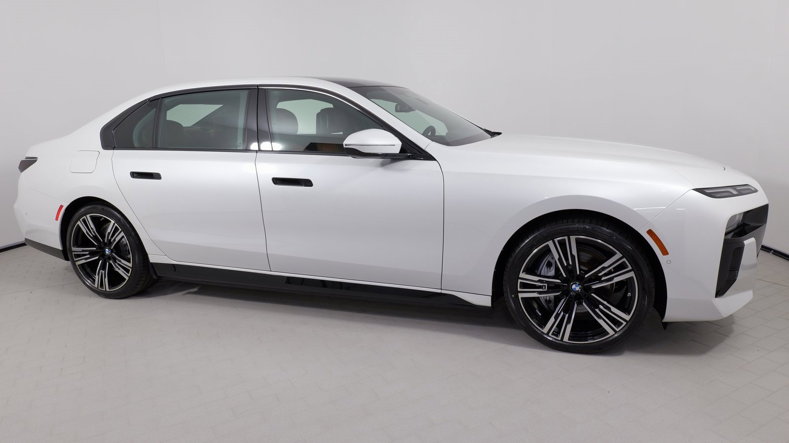 Used 2023 BMW i7 xDrive60 image 10