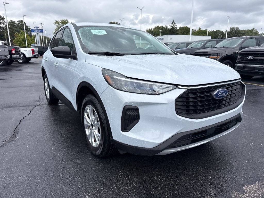 Used 2025 Ford Escape Active AWD/4WD image 4
