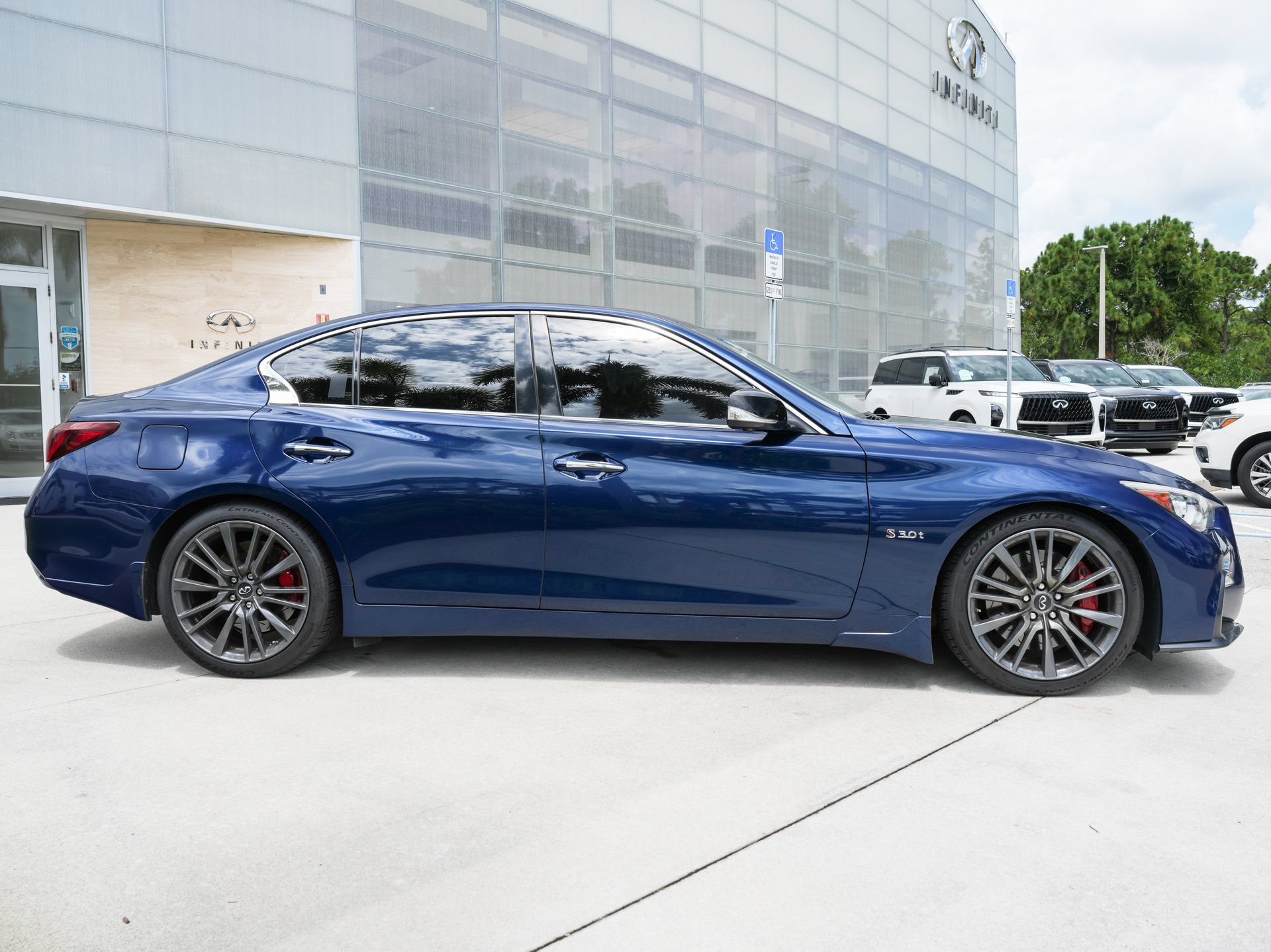 Used 2018 INFINITI Q50 Red Sport 400 w/ Sensory Package (Sport) AWD/4WD image 11