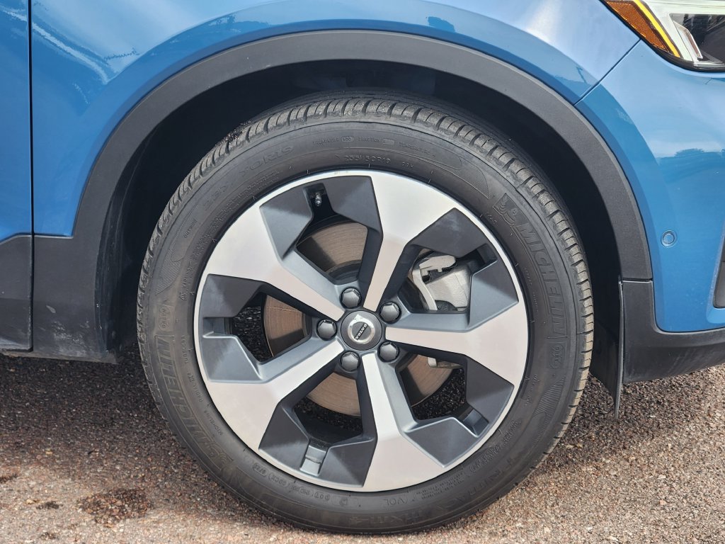 Used 2025 Volvo XC40 B5 Plus AWD/4WD image 30