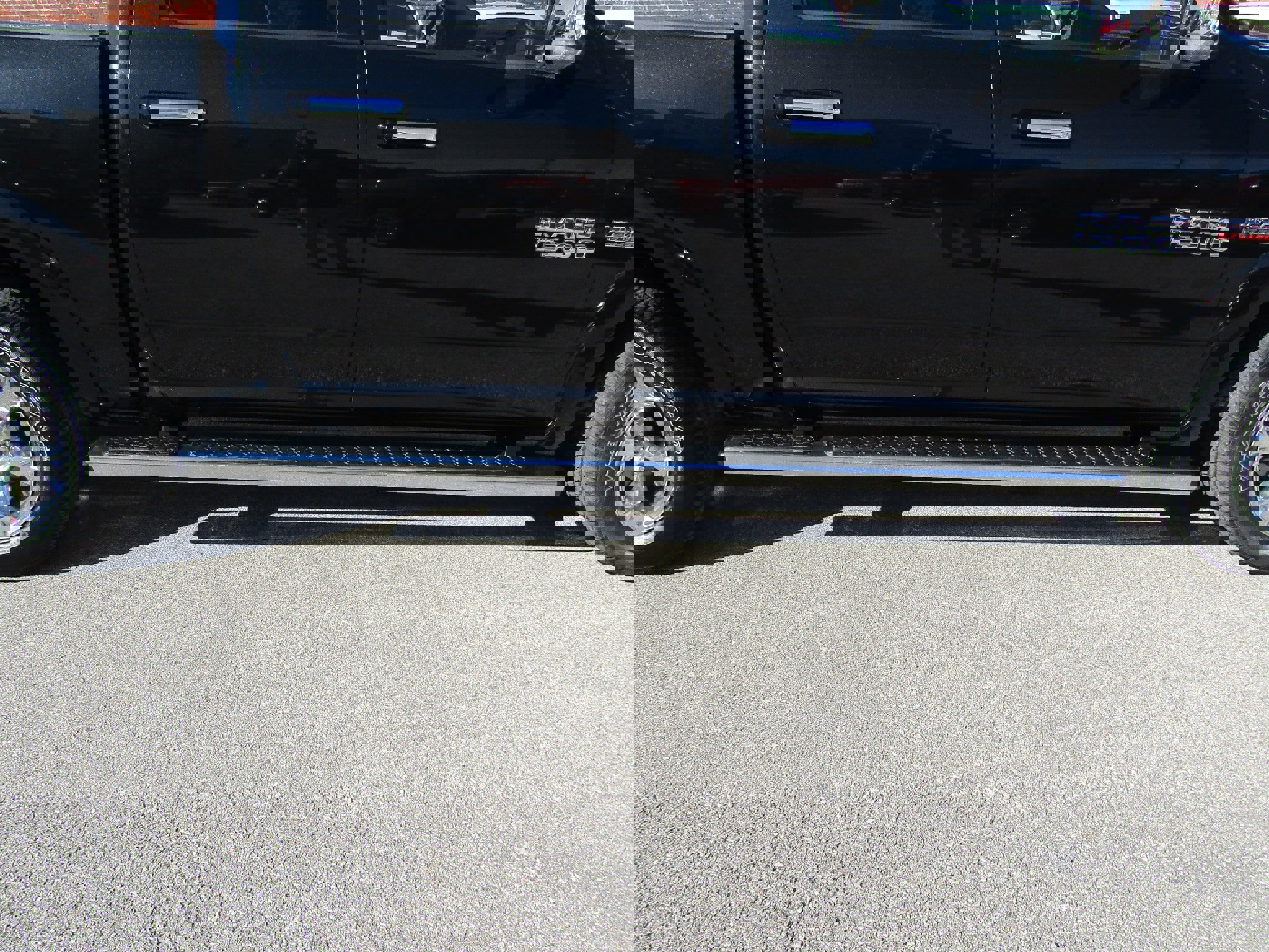 Used 2017 RAM 1500 Laramie image 13