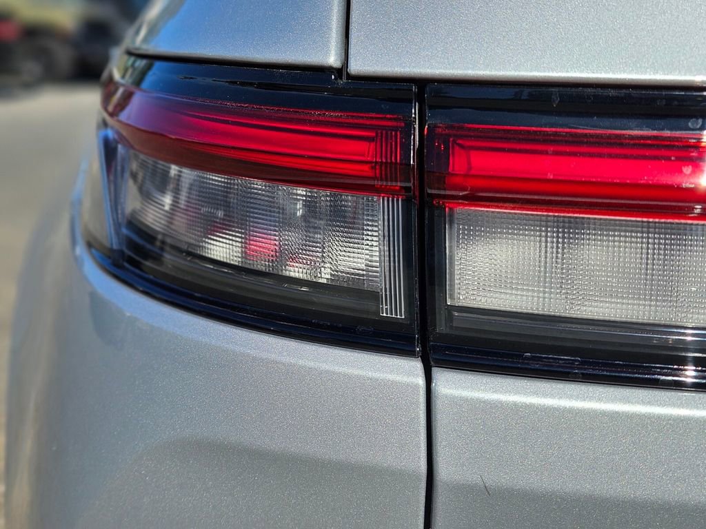 New 2025 Jeep Grand Cherokee Altitude image 9