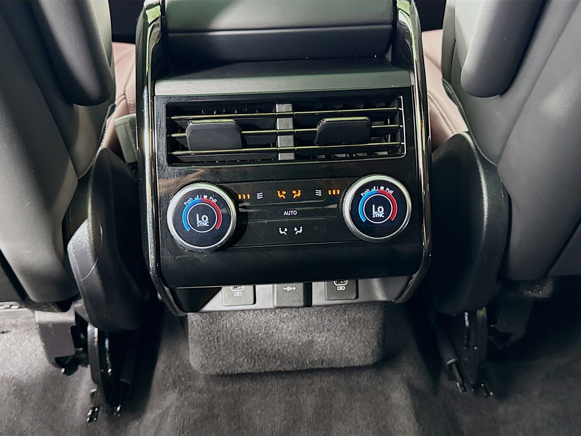 Used 2025 Land Rover Range Rover Sport Dynamic SE image 27