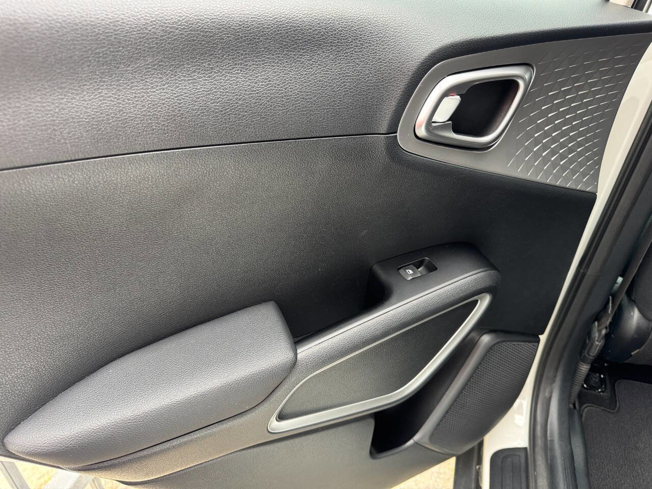 Used 2022 Kia Soul LX w/ Technology Package image 16