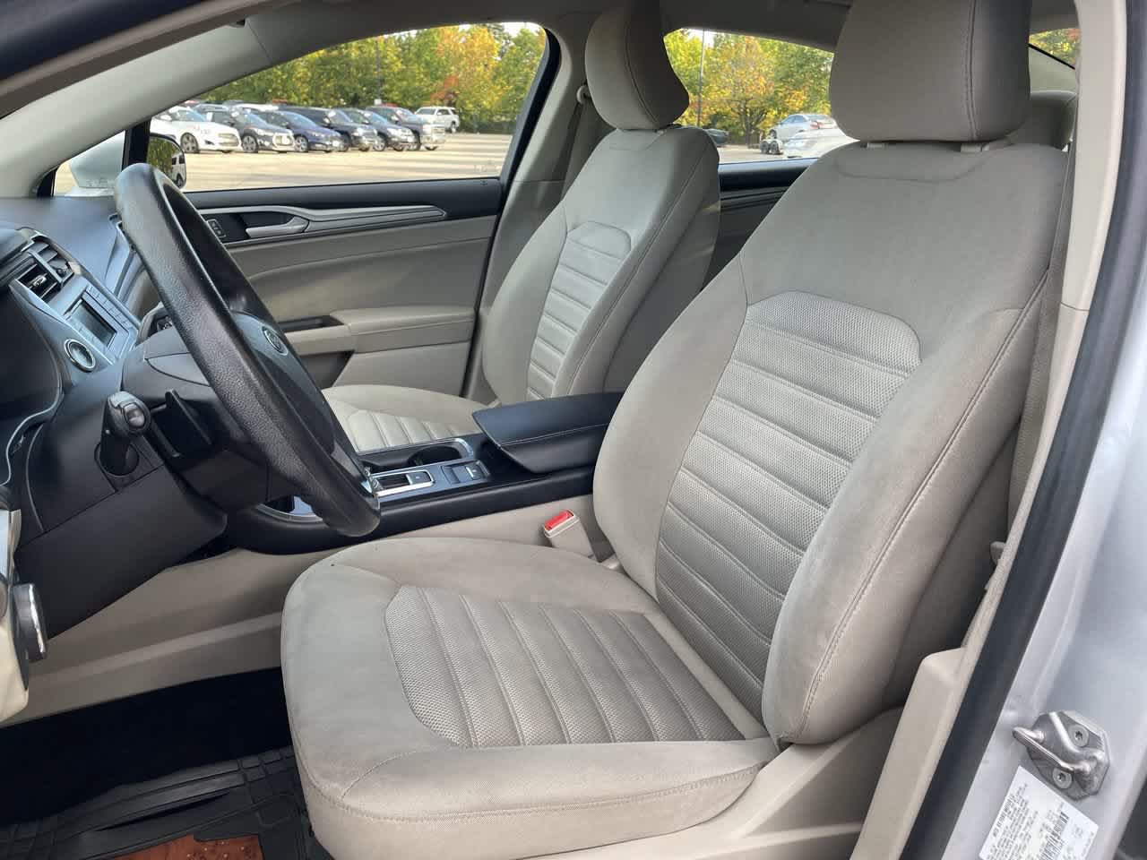 Used 2018 Ford Fusion SE FWD image 12