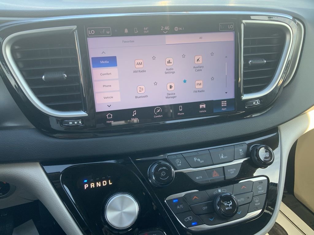 Certified 2023 Chrysler Pacifica Touring-L image 23