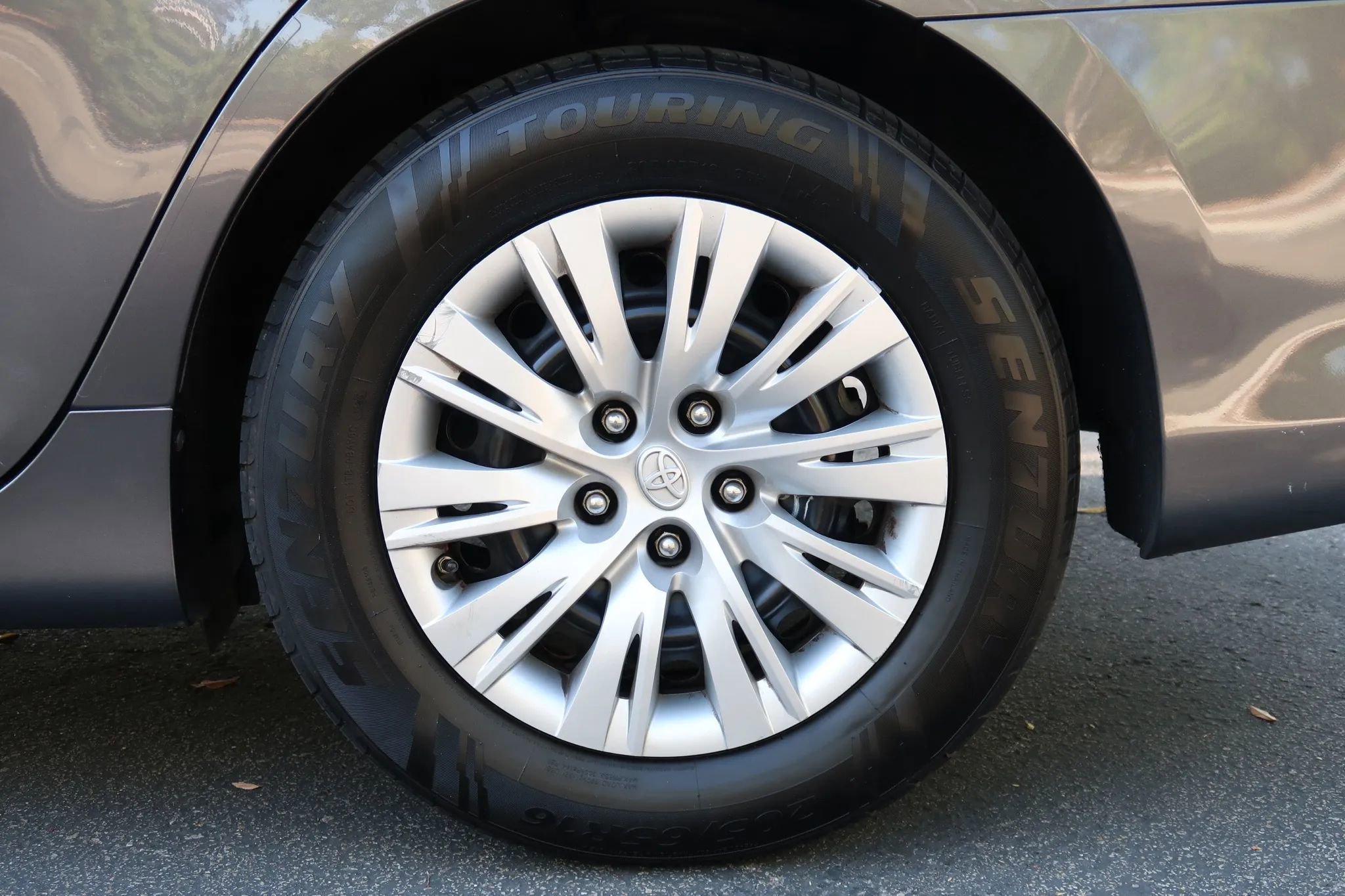 Used 2012 Toyota Camry L image 8