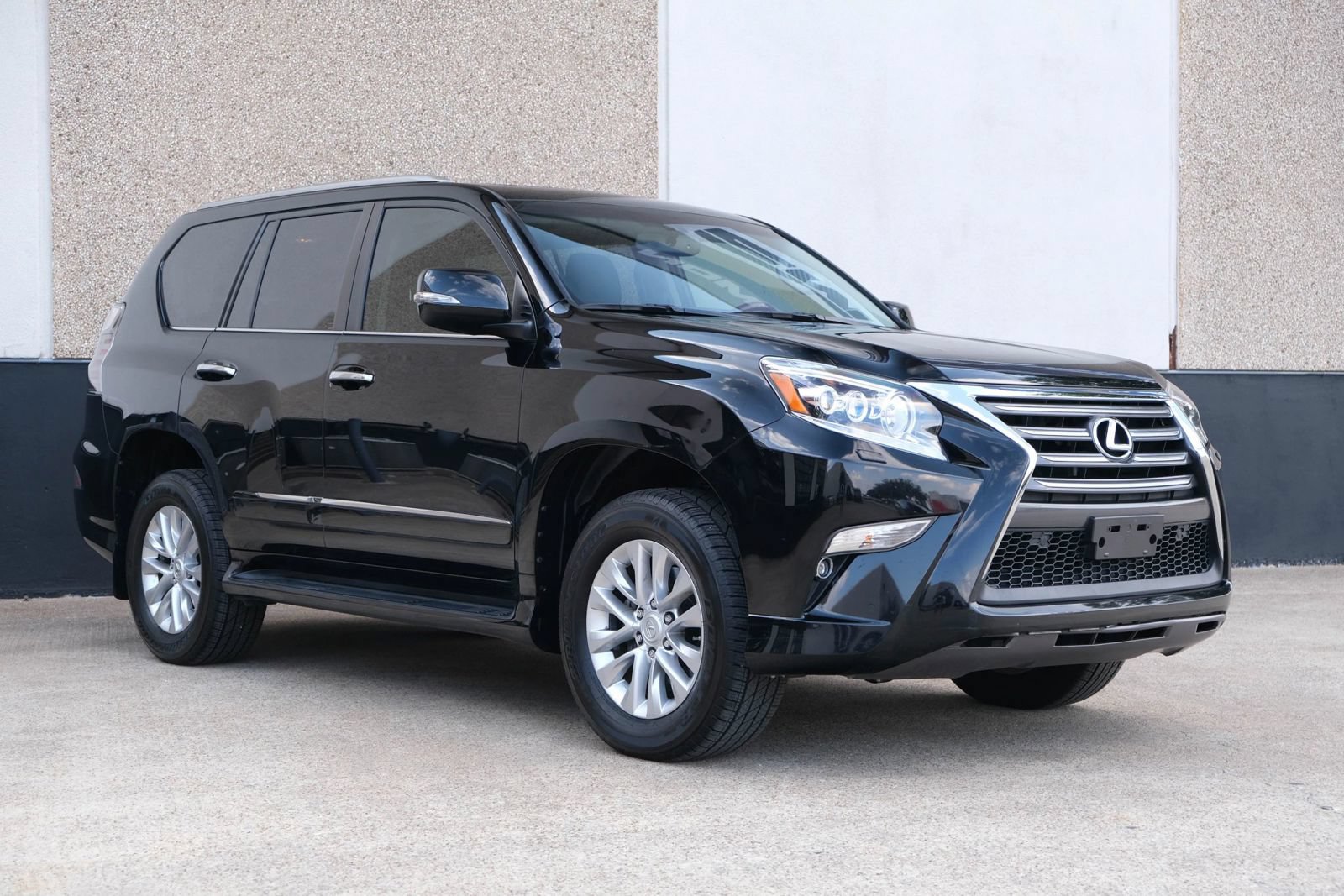 Used 2017 Lexus GX 460 Premium w/ Premium Package AWD/4WD image 4