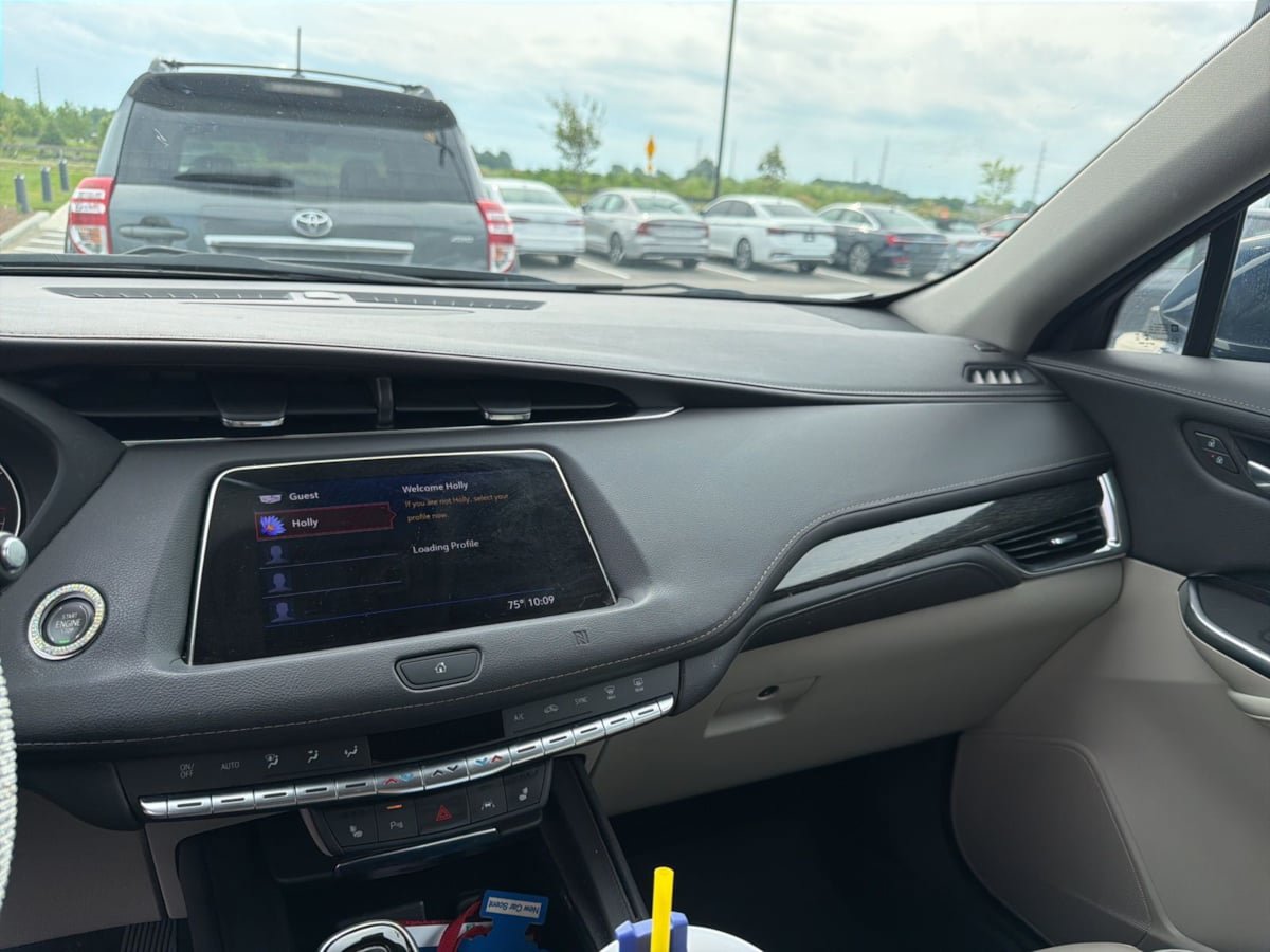 Used 2020 Cadillac XT4 Premium Luxury w/ Cold Weather Package FWD image 8