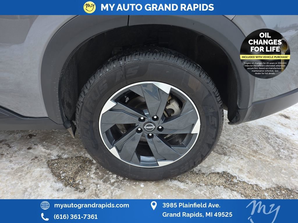 Used 2024 Nissan Rogue SV image 30