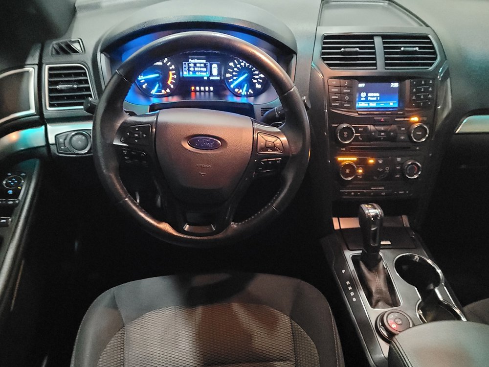 Used 2017 Ford Explorer XLT image 22