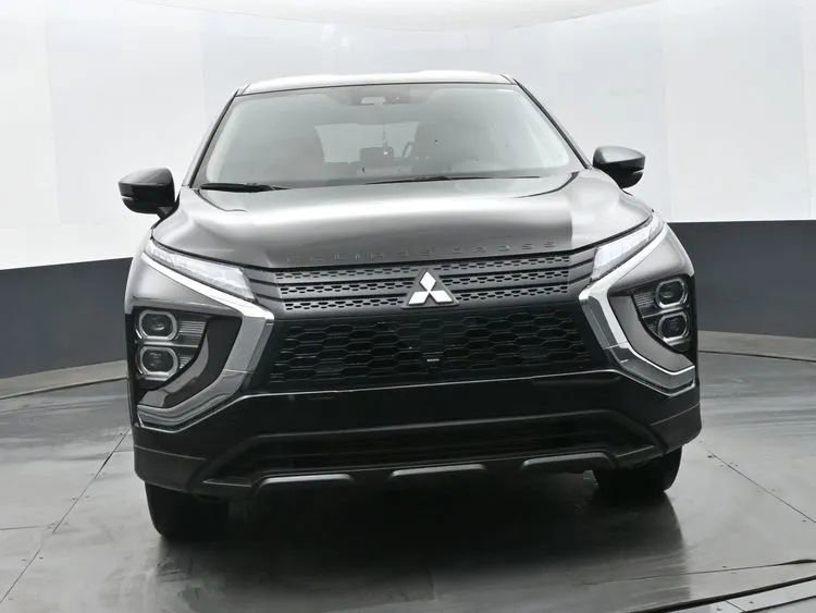 Used 2024 Mitsubishi Eclipse Cross LE AWD/4WD image 3
