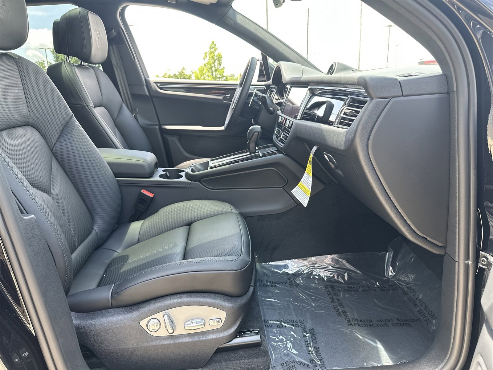 New 2025 Porsche Macan image 18