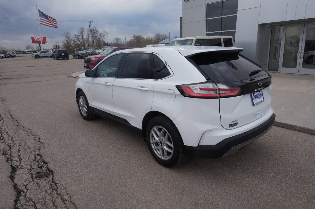 Used 2024 Ford Edge SEL w/ Convenience Package AWD/4WD image 3