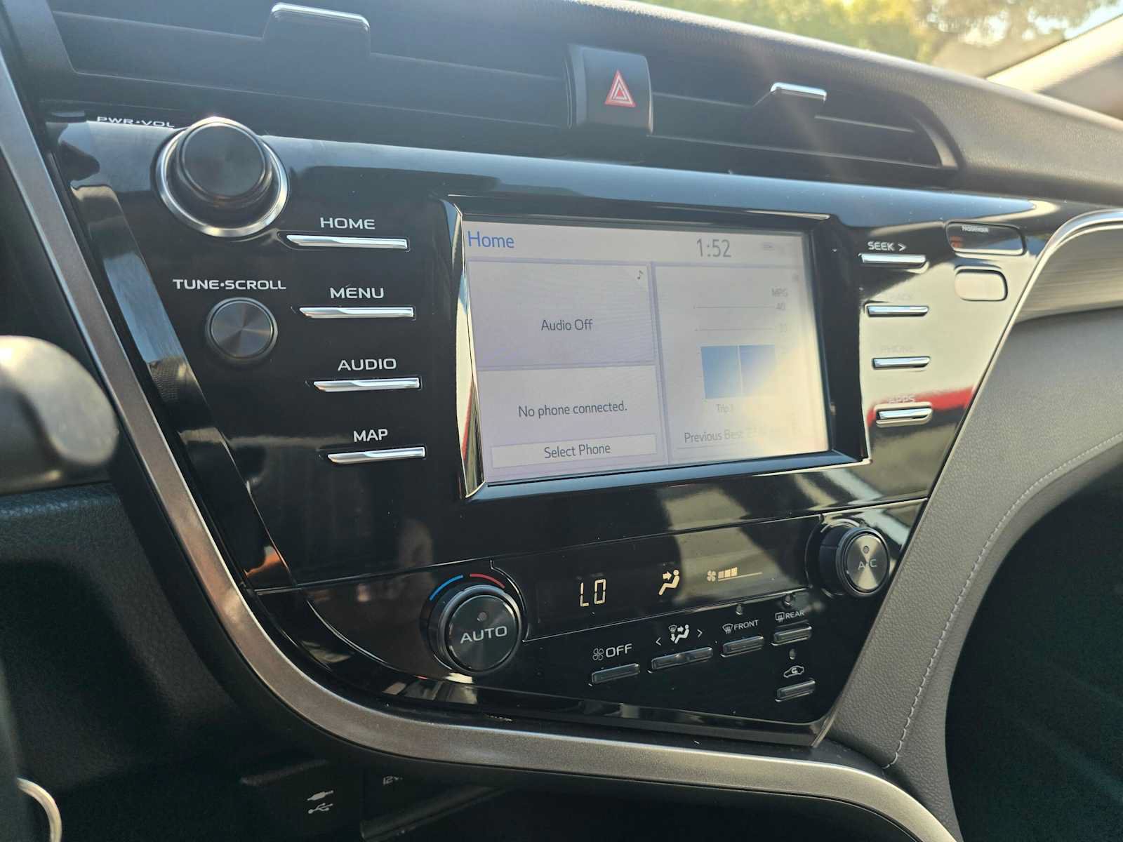 Used 2019 Toyota Camry SE FWD image 26