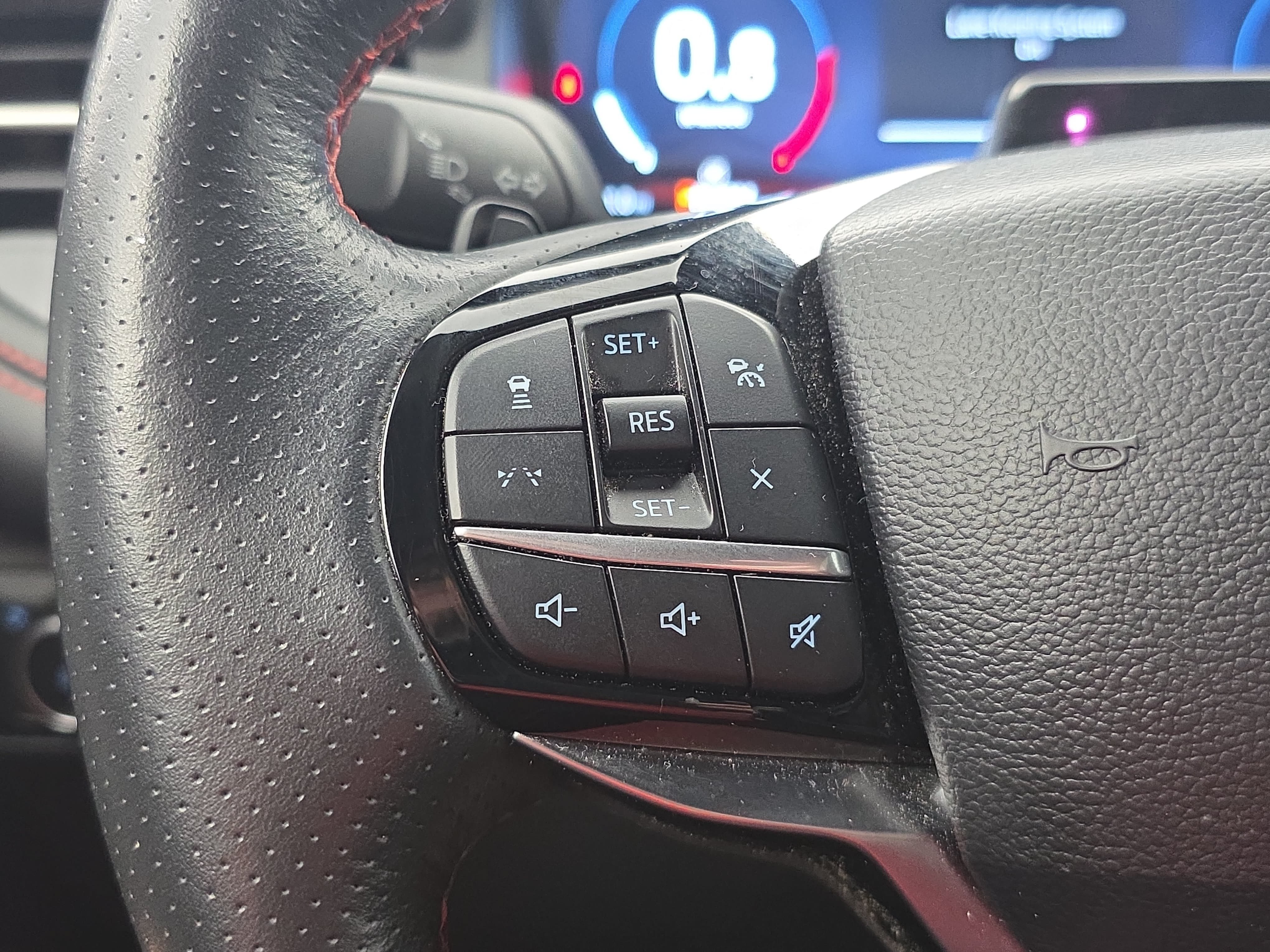 Used 2025 Ford Explorer ST AWD/4WD image 18