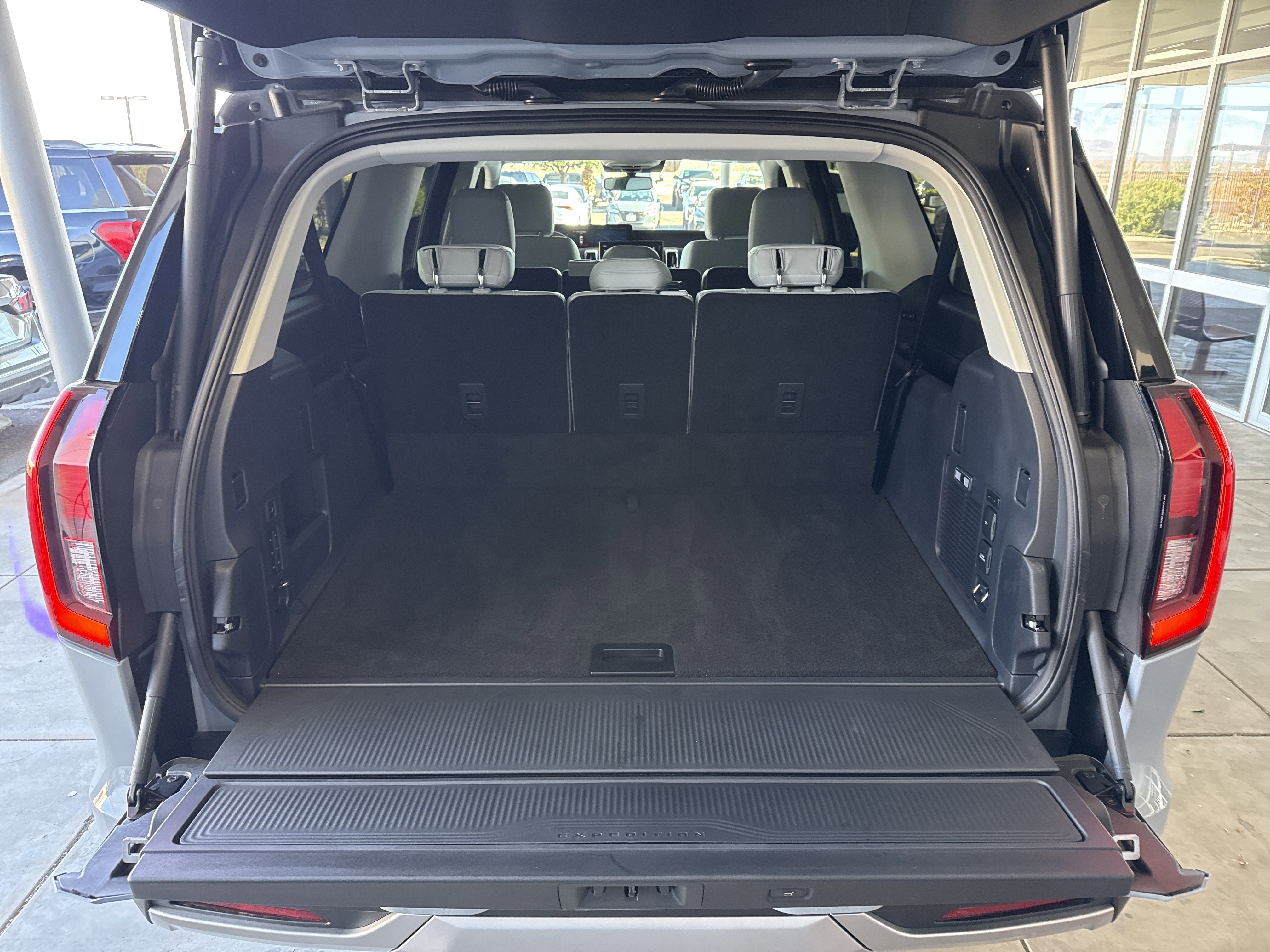 Certified 2025 Ford Expedition Max Platinum image 10